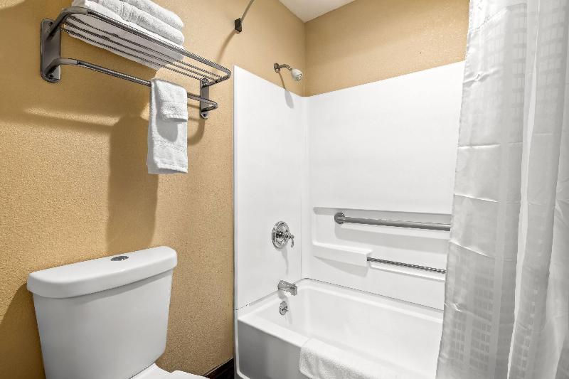 Days Inn by Wyndham Black River Falls image 6