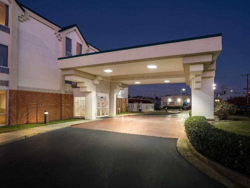 Days Inn & Suites by Wyndham Ridgeland image