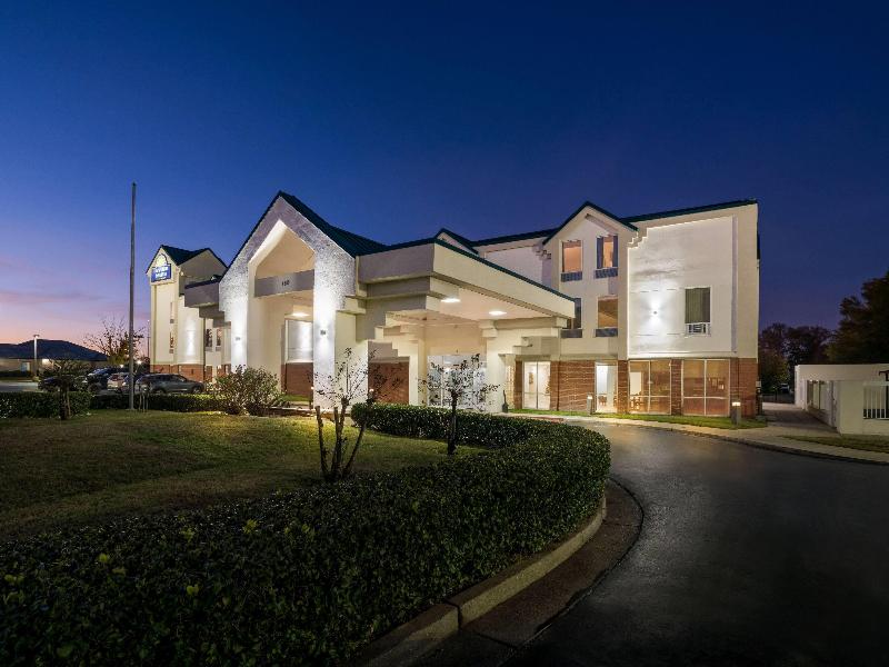 Days Inn & Suites by Wyndham Ridgeland image