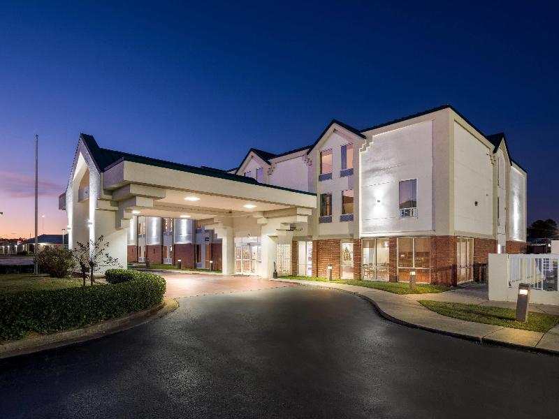 Days Inn & Suites by Wyndham Ridgeland image
