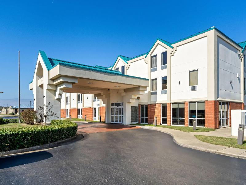 Days Inn & Suites by Wyndham Ridgeland image