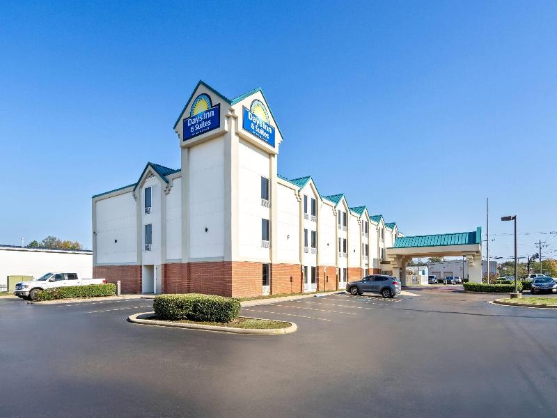 Days Inn & Suites by Wyndham Ridgeland image