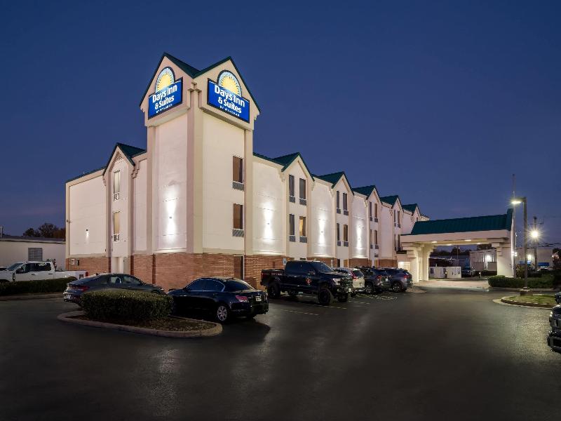 Days Inn & Suites by Wyndham Ridgeland