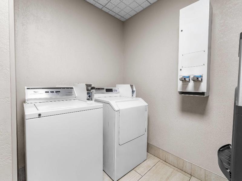 Days Inn & Suites by Wyndham Ridgeland
