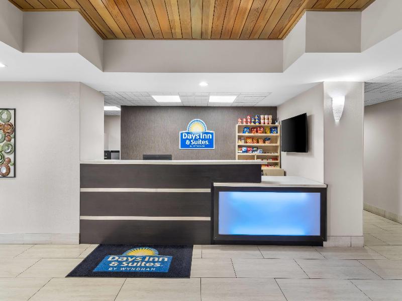 Days Inn & Suites by Wyndham Ridgeland image