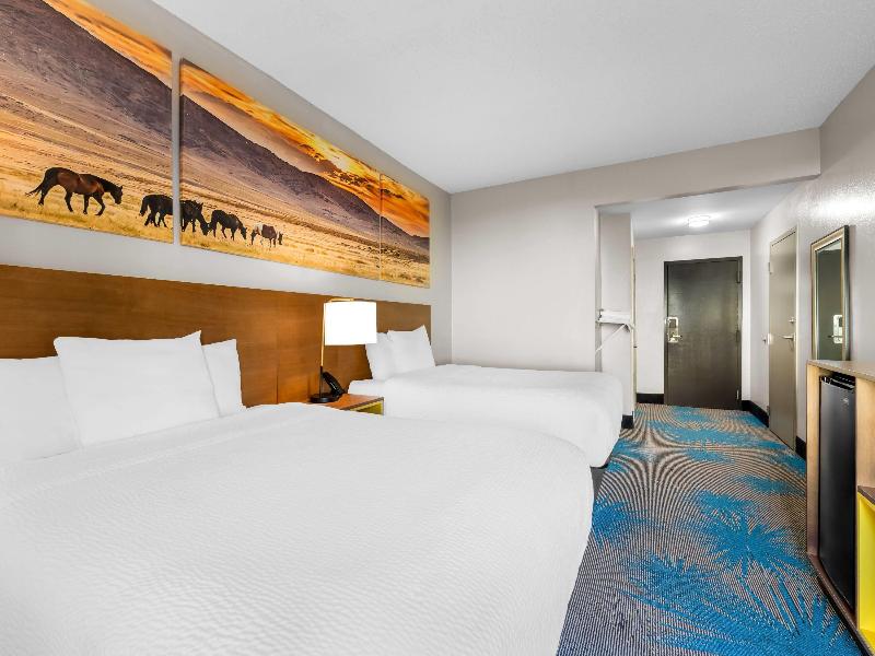 Days Inn & Suites by Wyndham Ridgeland image