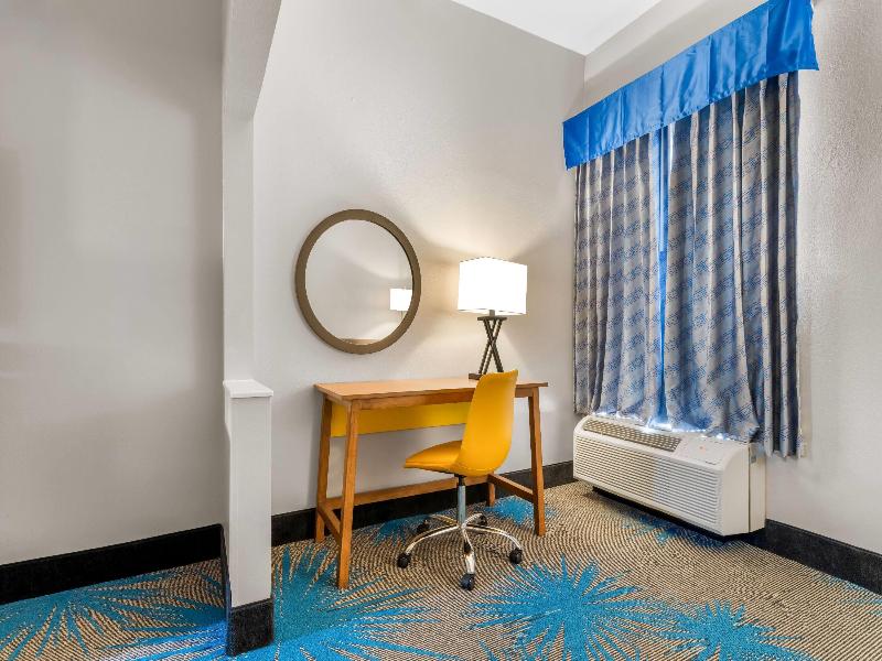 Days Inn & Suites by Wyndham Ridgeland image