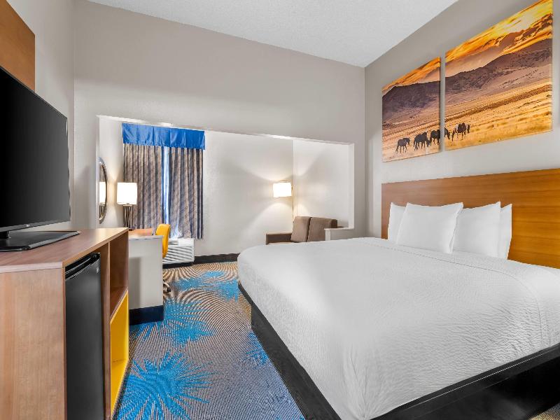 Days Inn & Suites by Wyndham Ridgeland image