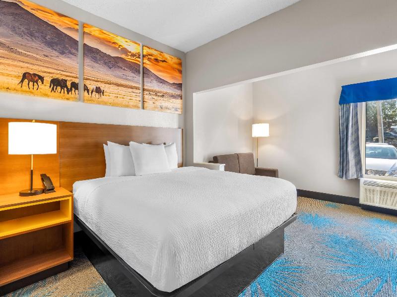 Days Inn & Suites by Wyndham Ridgeland image