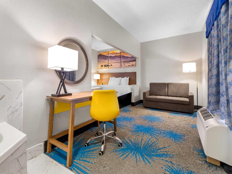 Days Inn & Suites by Wyndham Ridgeland image