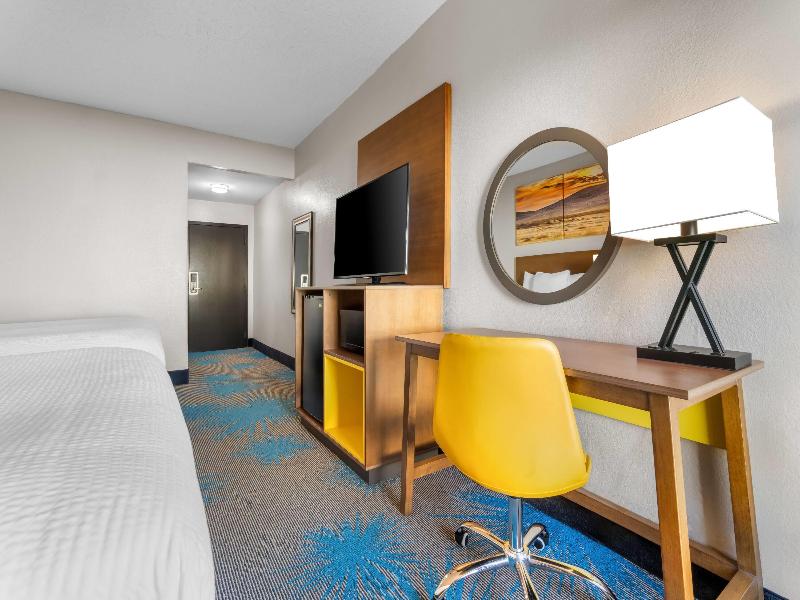 Days Inn & Suites by Wyndham Ridgeland image