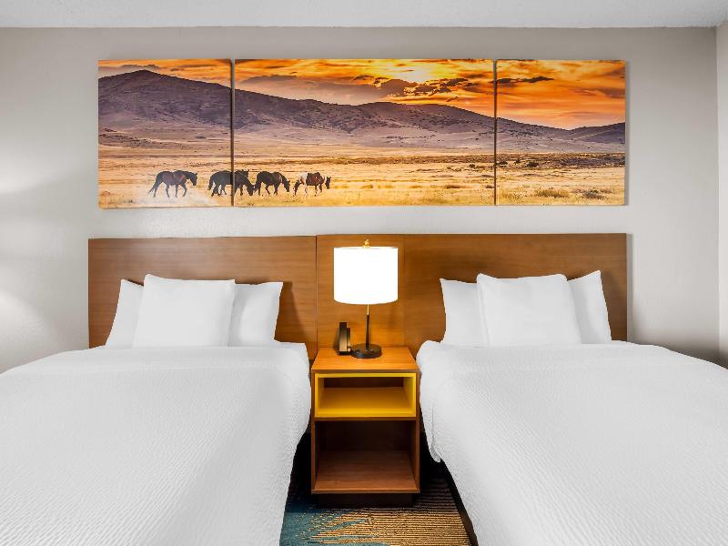 Days Inn & Suites by Wyndham Ridgeland image