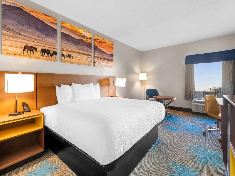 Days Inn & Suites by Wyndham Ridgeland image