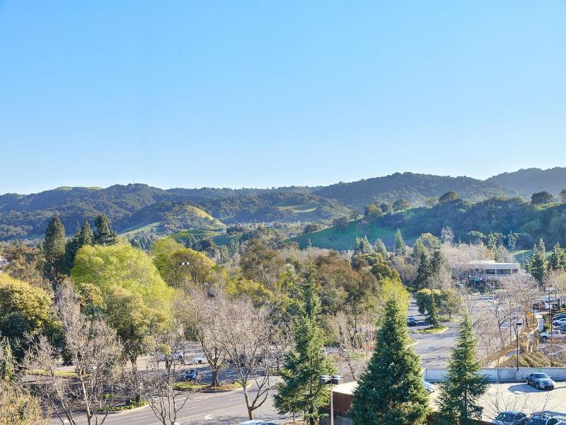 Ac Hotel By Marriott Pleasanton image