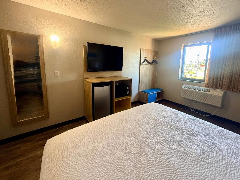 Days Inn by Wyndham Orange Park/Jacksonville image