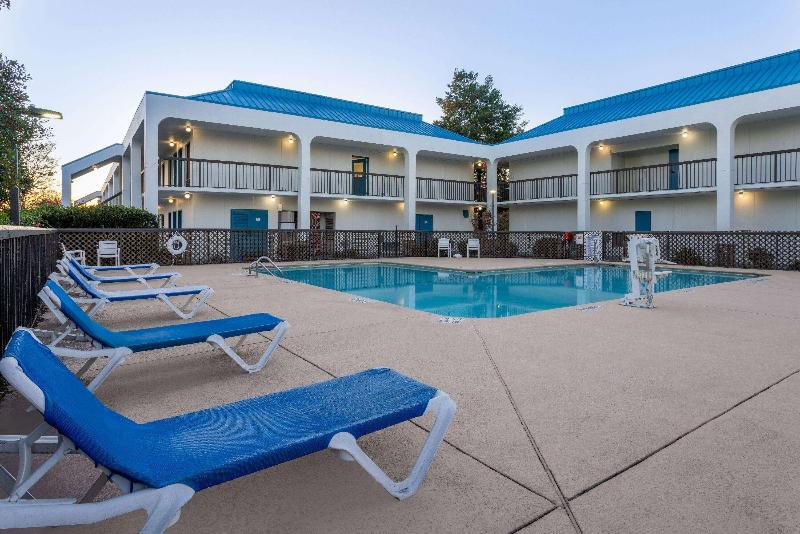 Baymont By Wyndham Camp Lejeune image