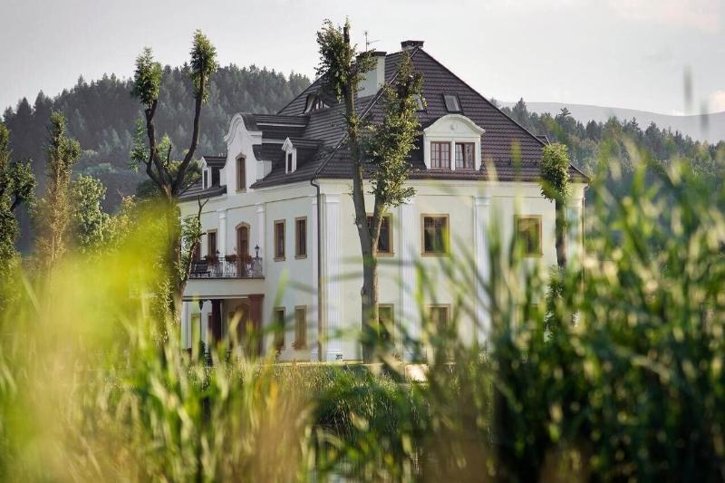 Palac Na Wodzie Staniszow — main photo