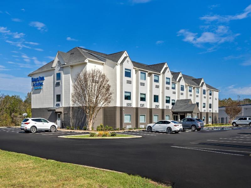 Days Inn & Suites by Wyndham Brandon Amphitheater, Brandon