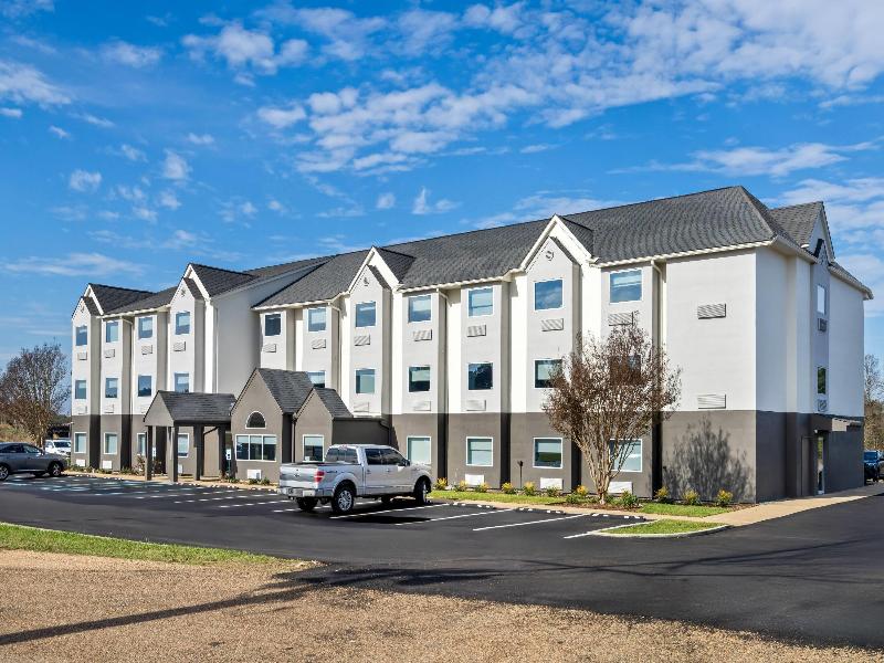Days Inn & Suites by Wyndham Brandon Amphitheater