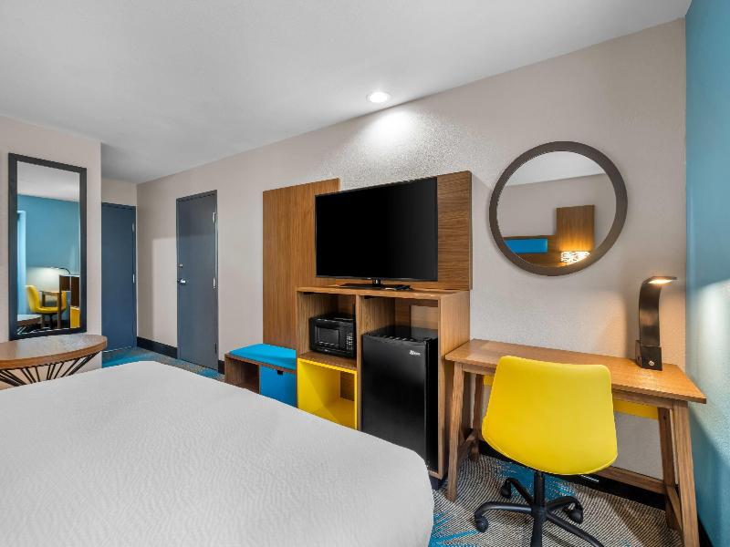 DOUBLE DELUXE KING BED