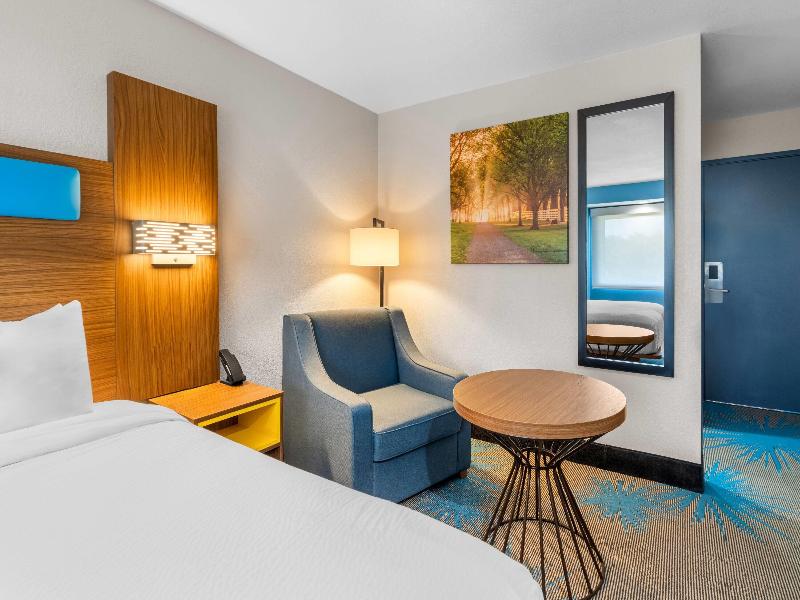 DOUBLE DELUXE KING BED