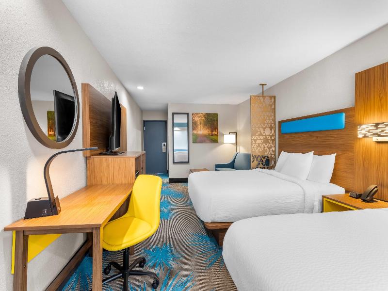 SUITE TWO QUEEN BEDS NON SMOKING