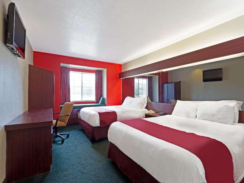 Days Inn & Suites by Wyndham Brandon Amphitheater — photo 36
