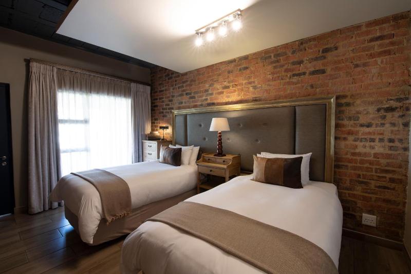 Three Rivers Lodge