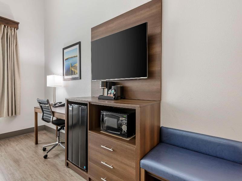 BEST WESTERN PLUS First Coast Inn & Suites image