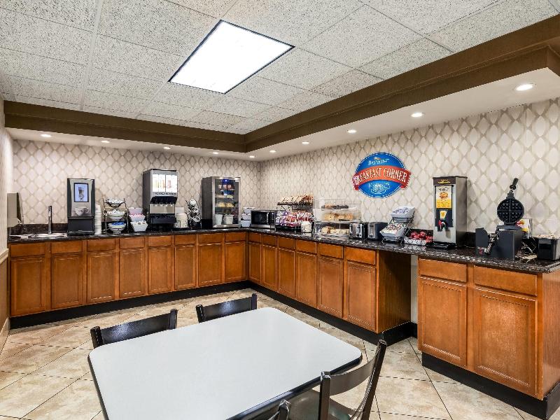 Baymont by Wyndham Janesville image
