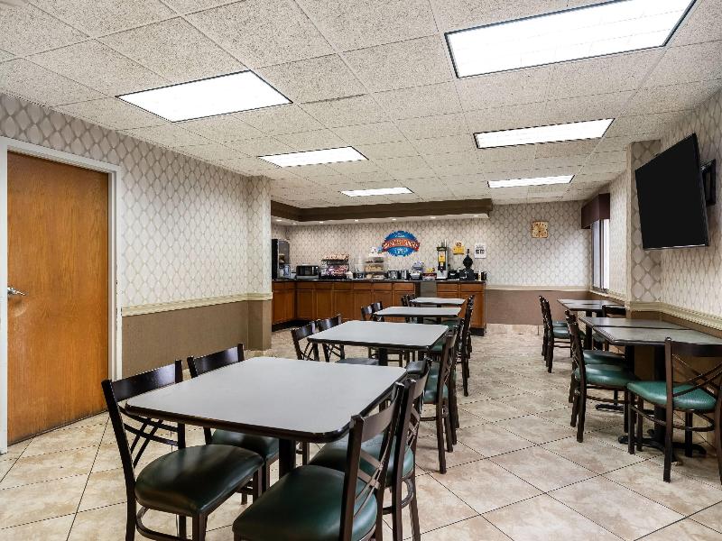Baymont by Wyndham Janesville image