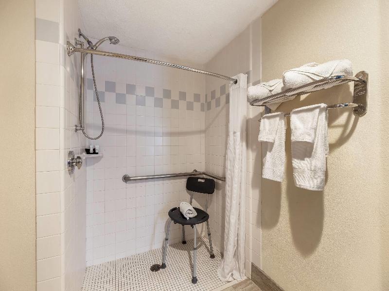 Baymont by Wyndham Janesville image