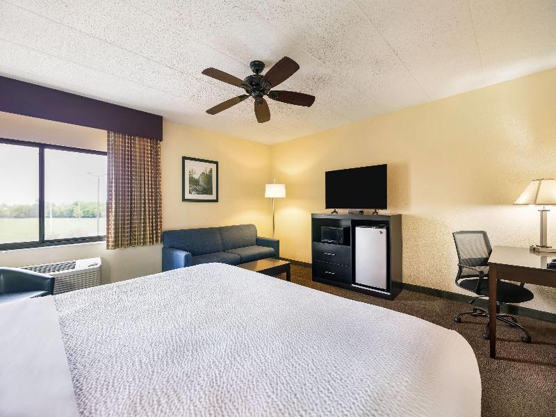 Baymont by Wyndham Janesville image