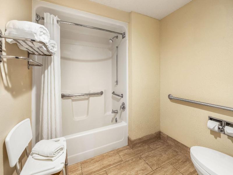 Baymont by Wyndham Janesville image