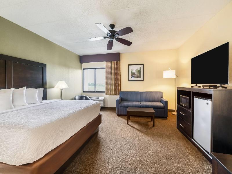 Baymont by Wyndham Janesville image