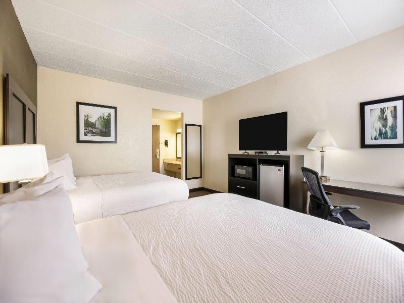 Baymont by Wyndham Janesville image