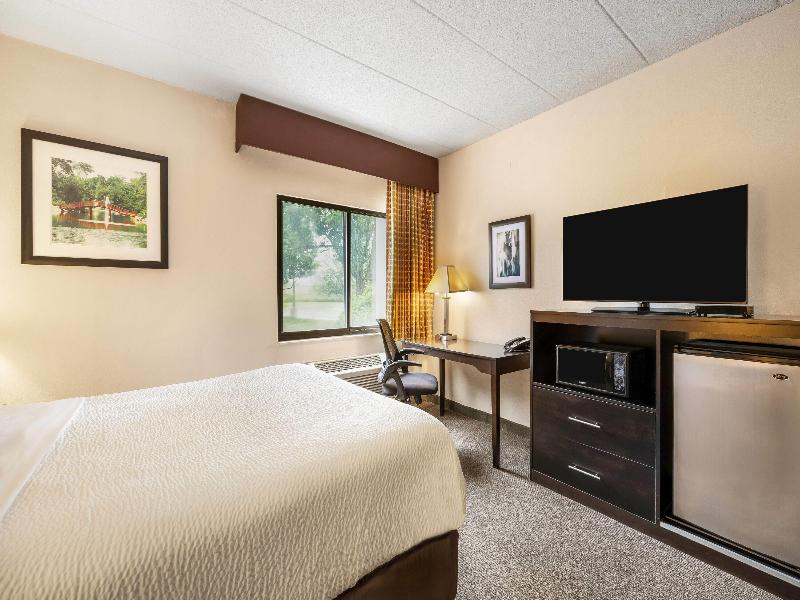 Baymont by Wyndham Janesville image