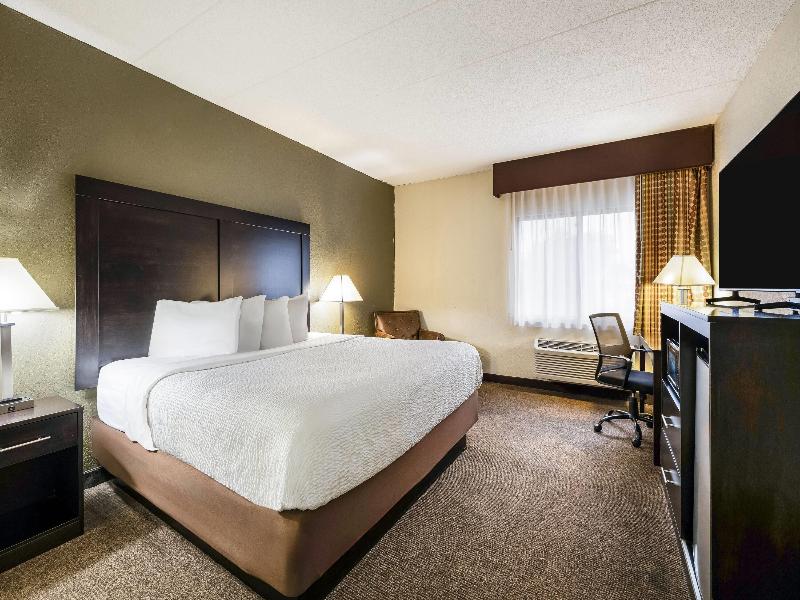 Baymont by Wyndham Janesville image