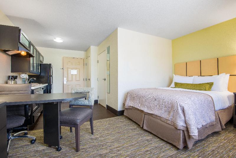 Candlewood Suites Jefferson City image