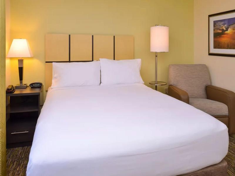 Candlewood Suites Jefferson City image