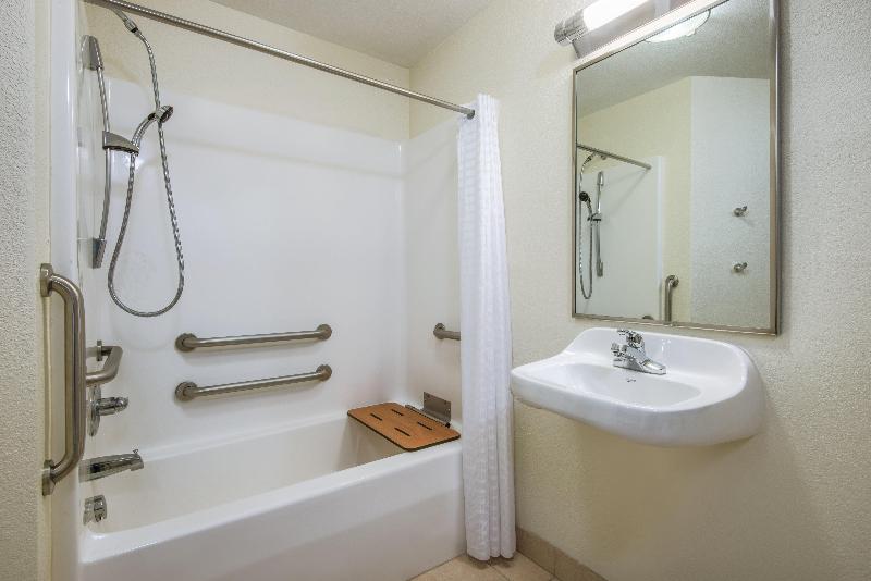 Candlewood Suites Jefferson City image