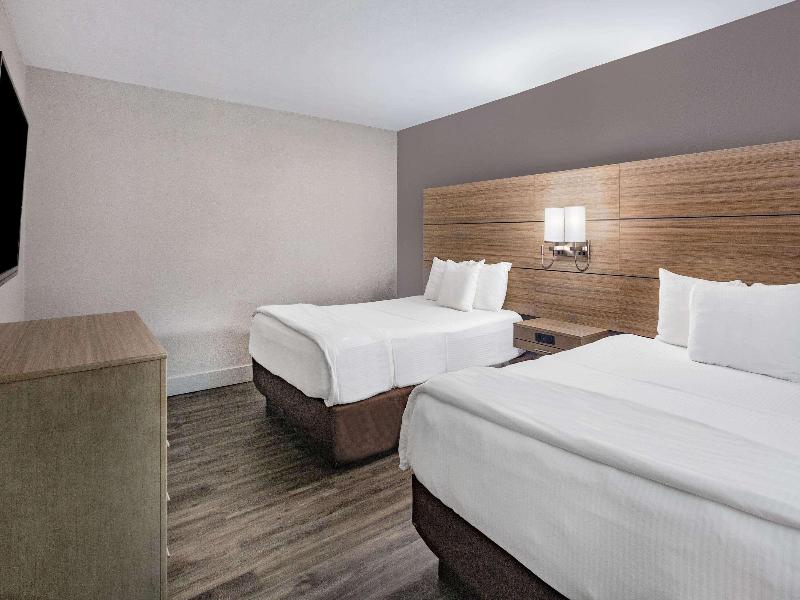 La Quinta Inn & Suites by Wyndham Joplin image
