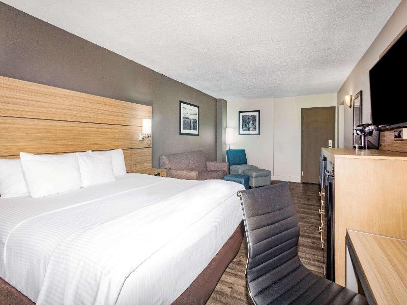 La Quinta Inn & Suites by Wyndham Joplin image