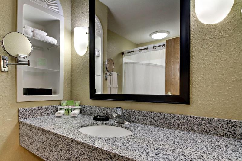 Holiday Inn Express Suites Jacksonville South I295 — photo 32