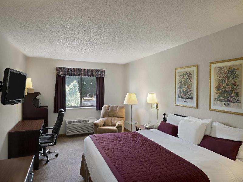 Baymont by Wyndham Whitewater image