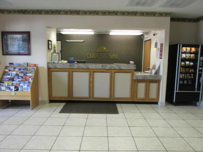 Days Inn by Wyndham Jefferson City image
