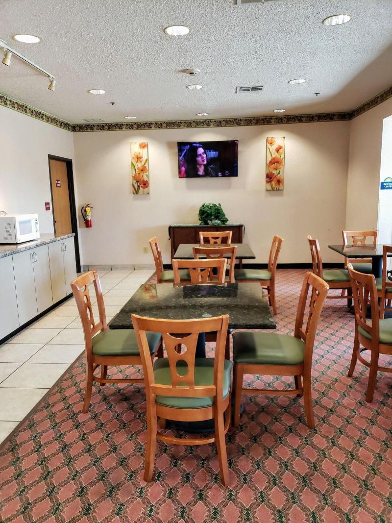 Days Inn by Wyndham Jefferson City image