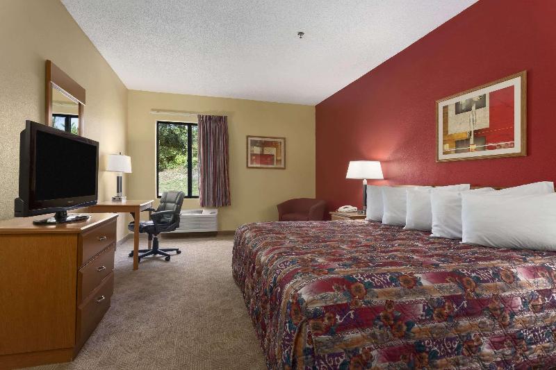 Days Inn by Wyndham Jefferson City image