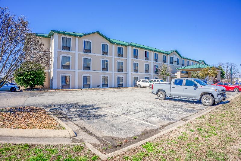 Ark Suites By Oyo Jonesboro I-555 image
