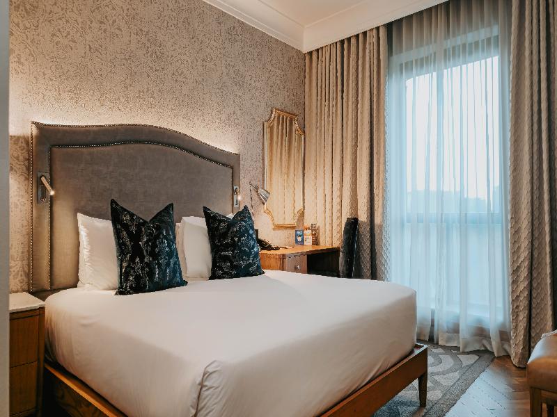 Pivot Hotel Montecasino image